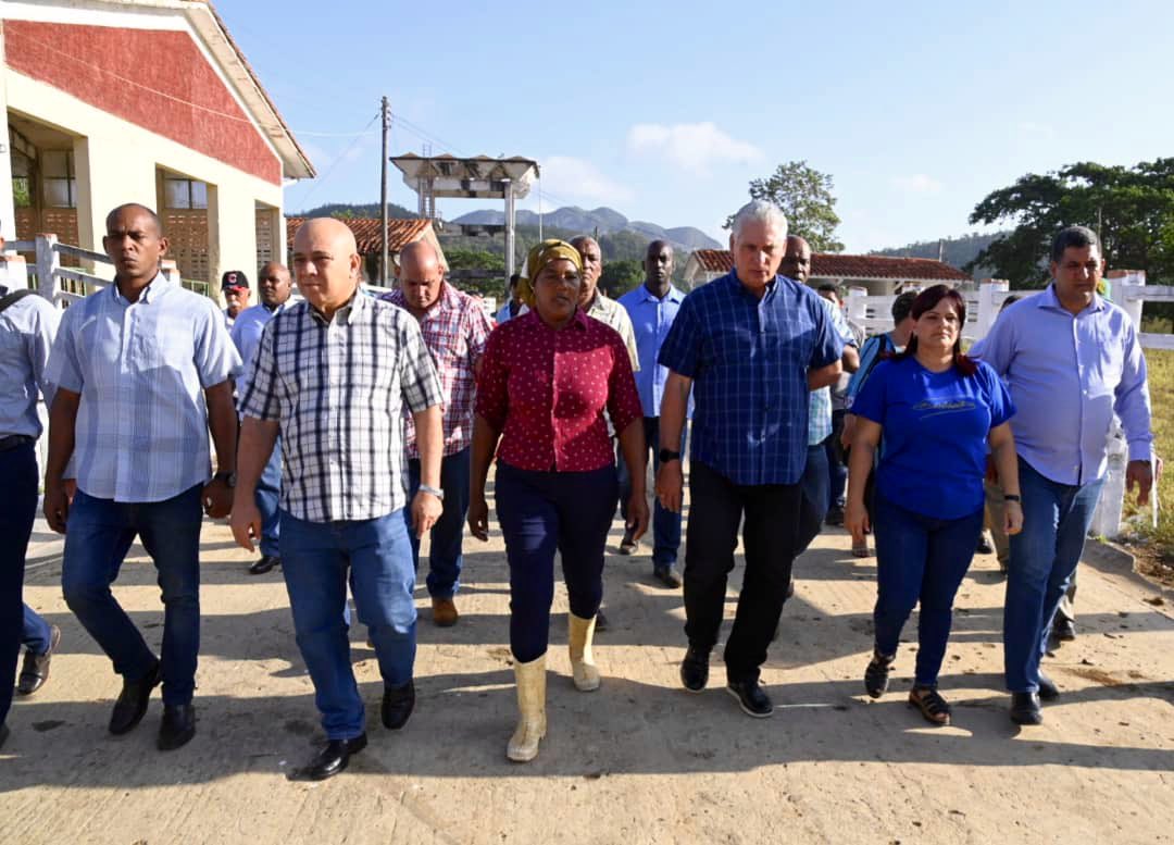 🇨🇺| El Presidente @DiazCanelB llegó al municipio pinareño de Viñales, en su cuarta visita del actual año al territorio más occidental del país. #Cuba ❤️