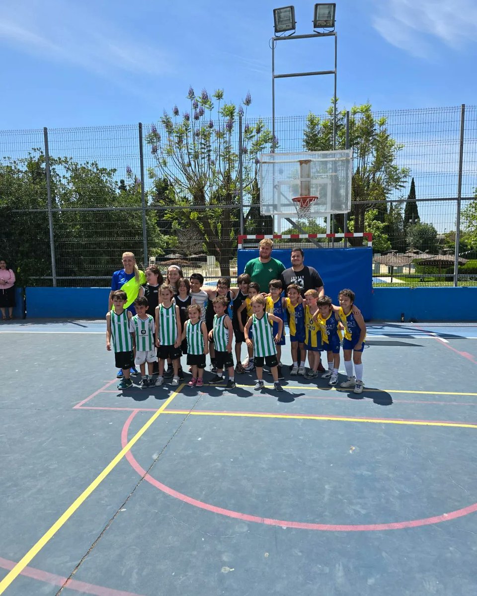 CMIBasket's tweet photo. RESULTADOS DEL FIN DE SEMANA!!
Benjamín Masc 32 - 31 Escuela J.M. del Campo
Benjamín Fem 20 - 0 @CBC2H 
@BaloncestoCoria 23 - 42 Infantil Masc
Cadete IMD Masc 58 - 18 @BaloncestoCoria 
@rclabradores 45 - 33 Junior IMD
 13 @RCLabradores https://t.co/E59suDhUoF