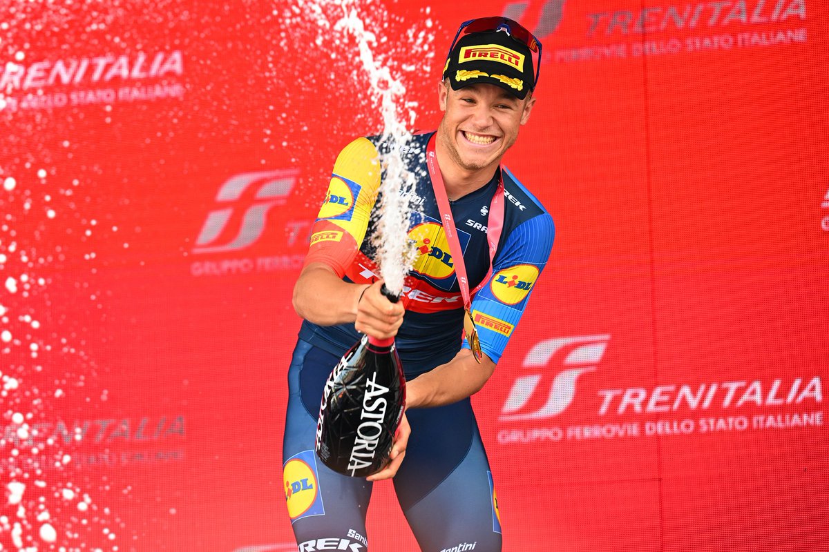 Giro d’Italia: Volatona Johnny! E SONO DUE 💪🏼🔥 Terzo posto per @lonardigiovanni 👏🏻 #giro