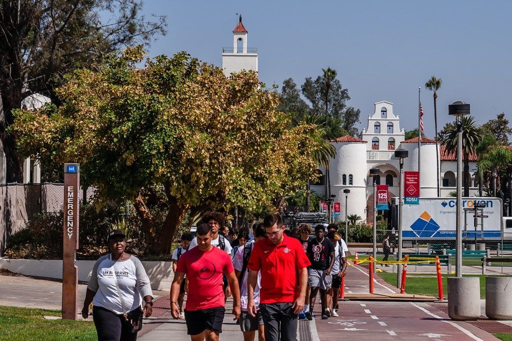 Newsom’s budget proposal ditches promise to fund 5 years of growth for UC and Cal State buff.ly/4bHS0Mt via @calmatters