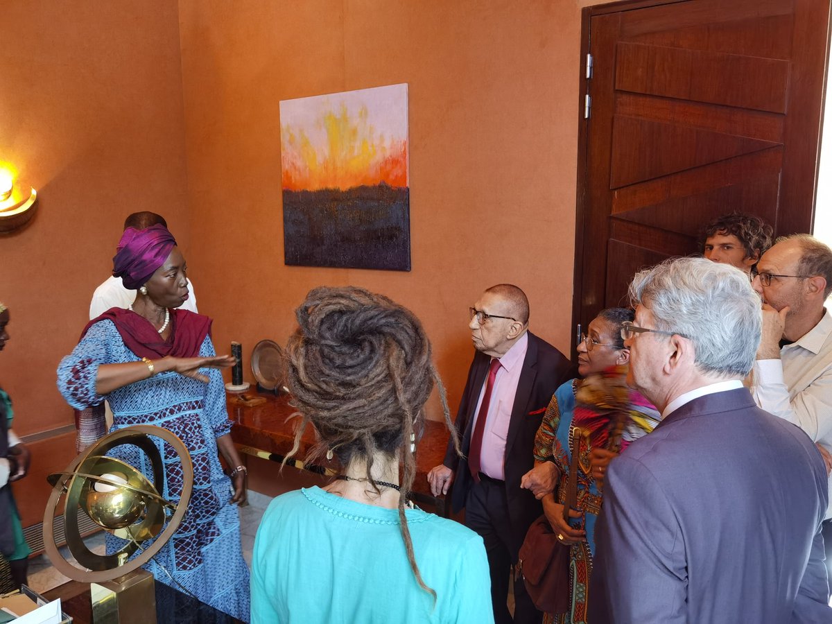 🇸🇳🇲🇫 En visite au Sénégal sur invitation du Pastef, @JLMelenchon, personnalité politique française et fondateur de la France Insoumise en visite à la maison du Président Leopold Sedar Senghor.