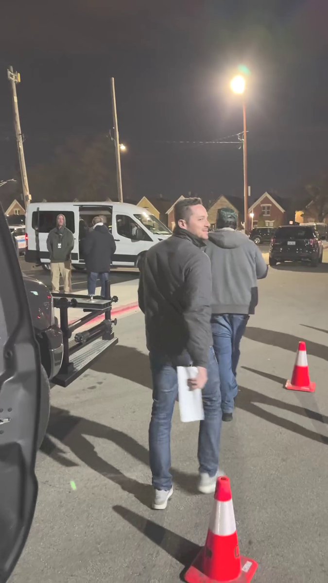 Arusess's tweet photo. #DirectorSoffer day has come📽️🎬!!! Can't wait to watch tonight's episode.
#JLSDirectorEra #WatchingForJLS #JesseDirectorCPD #JesseLeeSoffer #WeLoveYouJesse #UpsteadForever #JusticeForUpstead #UpsteadEndgame #MissingJayHalstead #JusticeForJayHalstead #TheRealJayHalstead https://t.co/uFGQMeMLXA