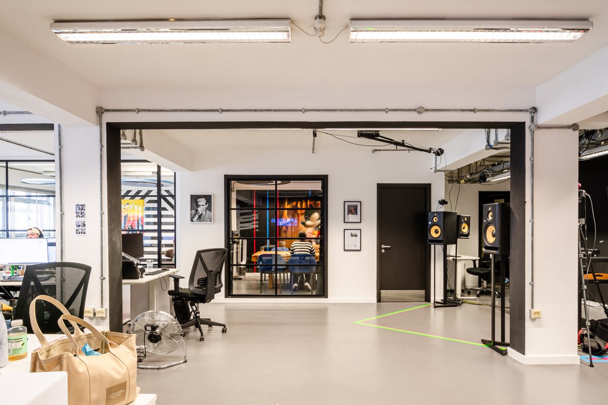 Looking for a new office in the heart of Shoreditch? 🤔 Our multi-storey building offers a great variety of creative workspaces to make your home ✨ Plus - by choosing to be based at Rich Mix, you're supporting our work as a charity! Register interest > richmix.org.uk/visit-us/resid…
