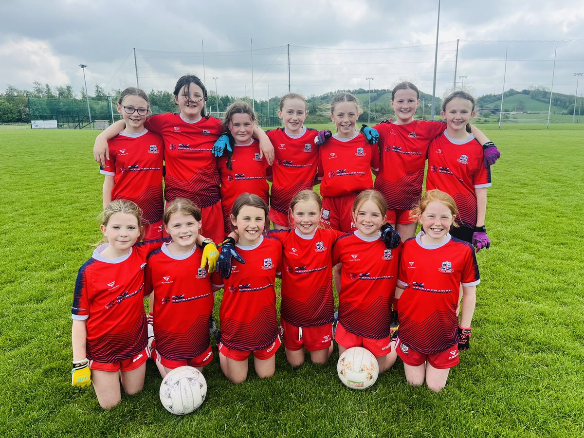 scoilbhrideNS's tweet photo. Could not be prouder of this group of girls who competed in the @CumannM Roinn 5 today. Great team-spirit &amp; friendship, both on &amp; off the pitch.❤️Thanks to organisers, officials &amp; Cloghan @monaghangaa .🙌🏻 @cnambnaisiunta @TyhollandGFC @MonaghanLGFA Looking forward to the final!🤩 https://t.co/n6gbDkpg9a