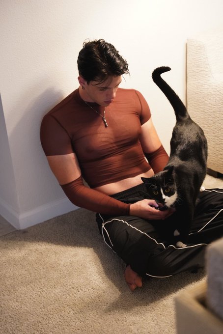 Hi :) https://t.co/W8GL6mLFsP