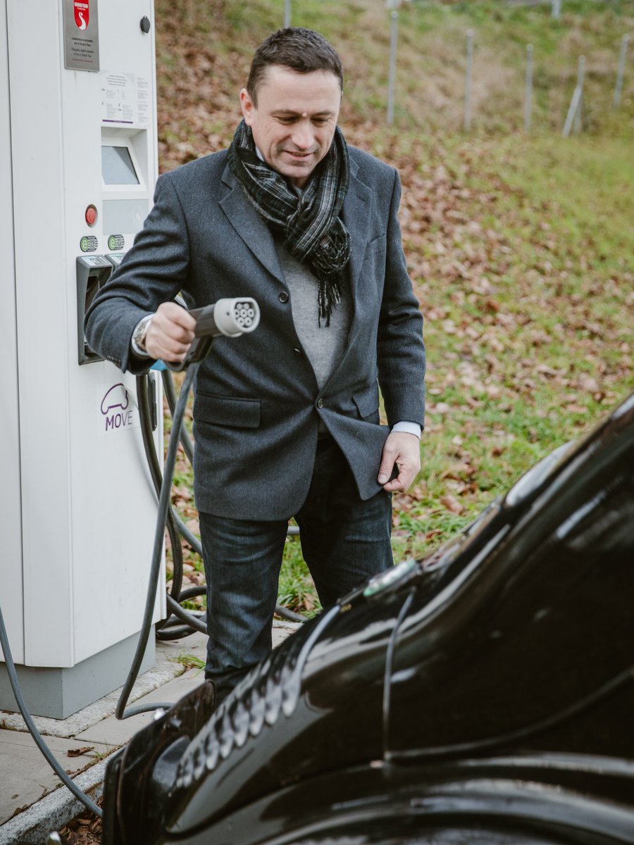 RemiCrameri's tweet image. EINLADUNG: Morgen Do. 16. Mai um 18.30 bin ich Gast im #Wissenschaftscafe der Academia Raetica in der Bibliothek #Landquart und diskutiere dort mit Euch die Frage, wie der Verkehr im @kanton_gr #CO2-Neutral gestaltet werden kann. Freue mich - kommt bitte vorbei!