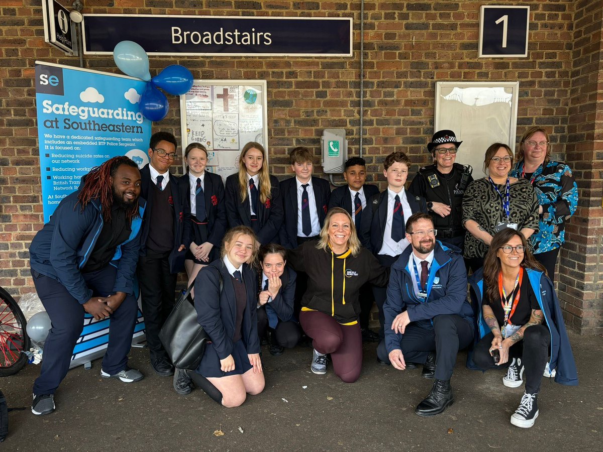 DameKellysTrust's tweet photo. Participants from our On Track to Achieve programme made real difference in their community lately, with a day of social action in partnership with @kent_police, @se_railway @VirtSchl_Kent  and @KentCommunity 
Read more: https://t.co/mhukUBiR1F 
#getontrack #transforminglives https://t.co/wteTK38pt2