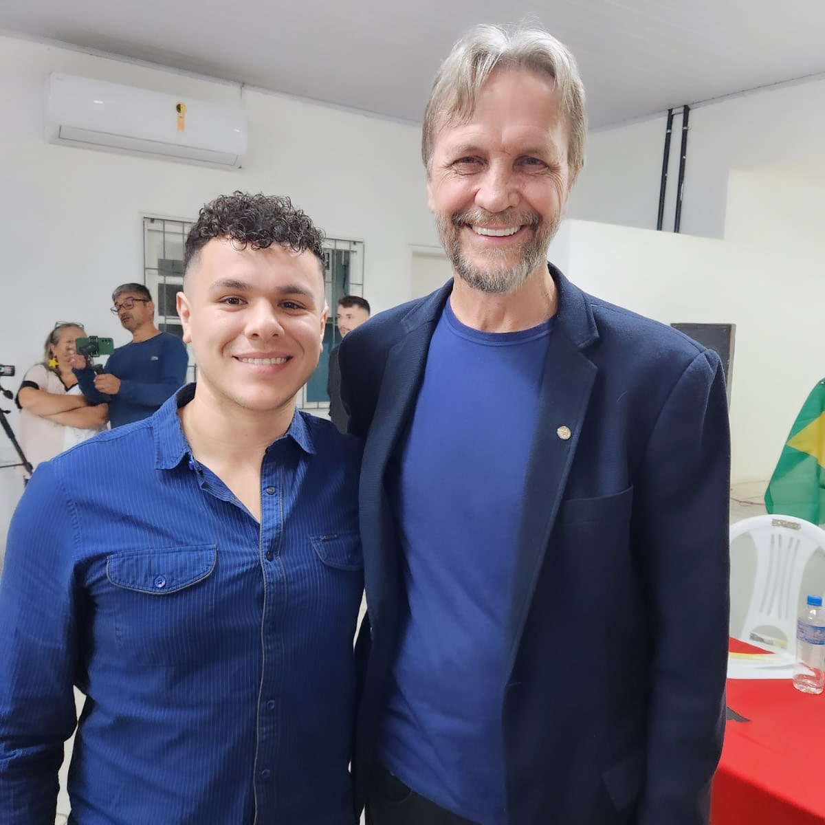 ptpassodetorres's tweet photo. Simão Arrojo é pré-candidato a vereador pelo PT em Passo de Torres!
Ele representa a esperança de dias melhores em nosso município!
Simão lançou sua pré-candidatura ao lado do Deputado Federal Pedro Uczai.
#Simão2024
#Jef2024
#JefeOtavio2024
#PassodeTorres
#PTPassodeTorres https://t.co/XOqlM1BXOm
