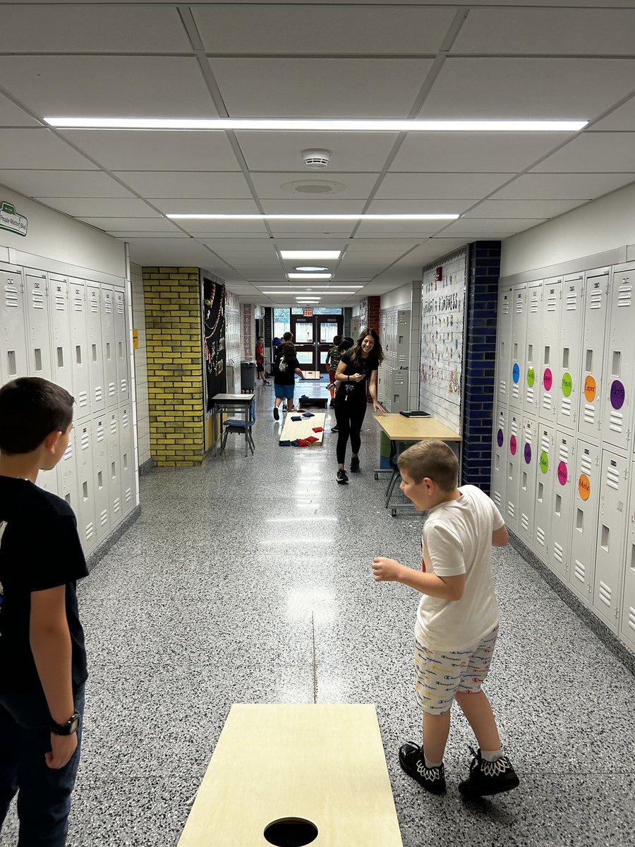 PeterCrump1's tweet photo. We have our 2024 Chestnut Hill Elementary Cornhole Champions! Best job ever! https://t.co/jjKiq6gRiK