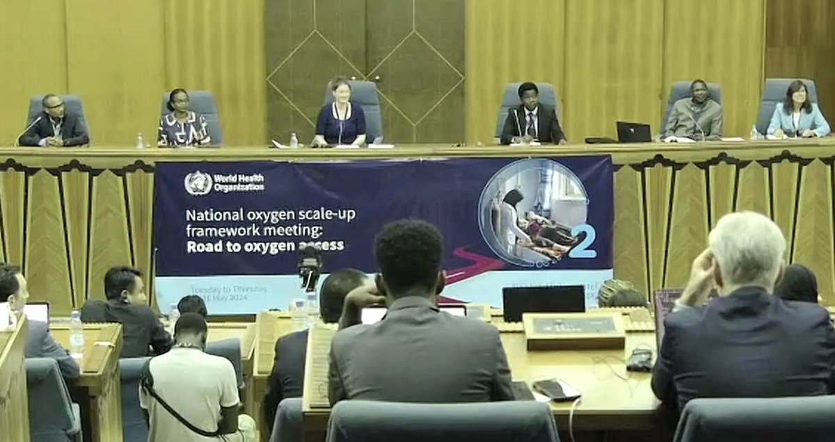 Dr @CarinaTKing (3rd from left) moderates session on measuring #OxygenAccess at @WHO #RoadtoOxygen Meeting in Senegal 🇸🇳 today! Dr King is driving force in @LancetGH #Oxygen Commission👉stoppneumonia.org/latest/lancet-… Go Carina! @karolinskainst #InvestinOxygen #GlobalOxygenAlliance