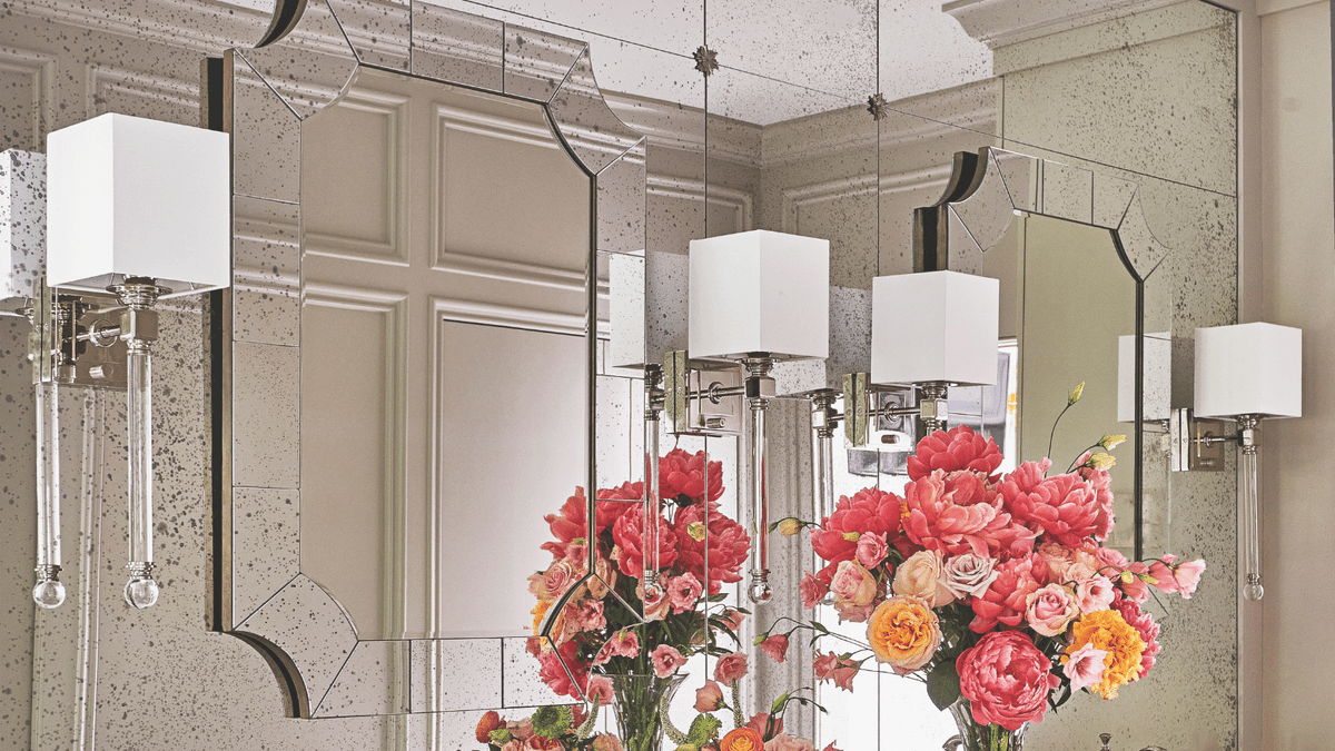 KettlerDesign's tweet photo. The sparkling luxury of this retreat comes from marrying Art Deco mirrors with traditional wood paneling. Enjoyed the collaboration Ali McPhail Interior Design! 📸 by Dustin Peck ✧ @msisurfaces countertops ✧ Touchstone Fine Cabinetry ✧ #luxurybathroom #karenkettlerdesign https://t.co/YfRVytWjLm