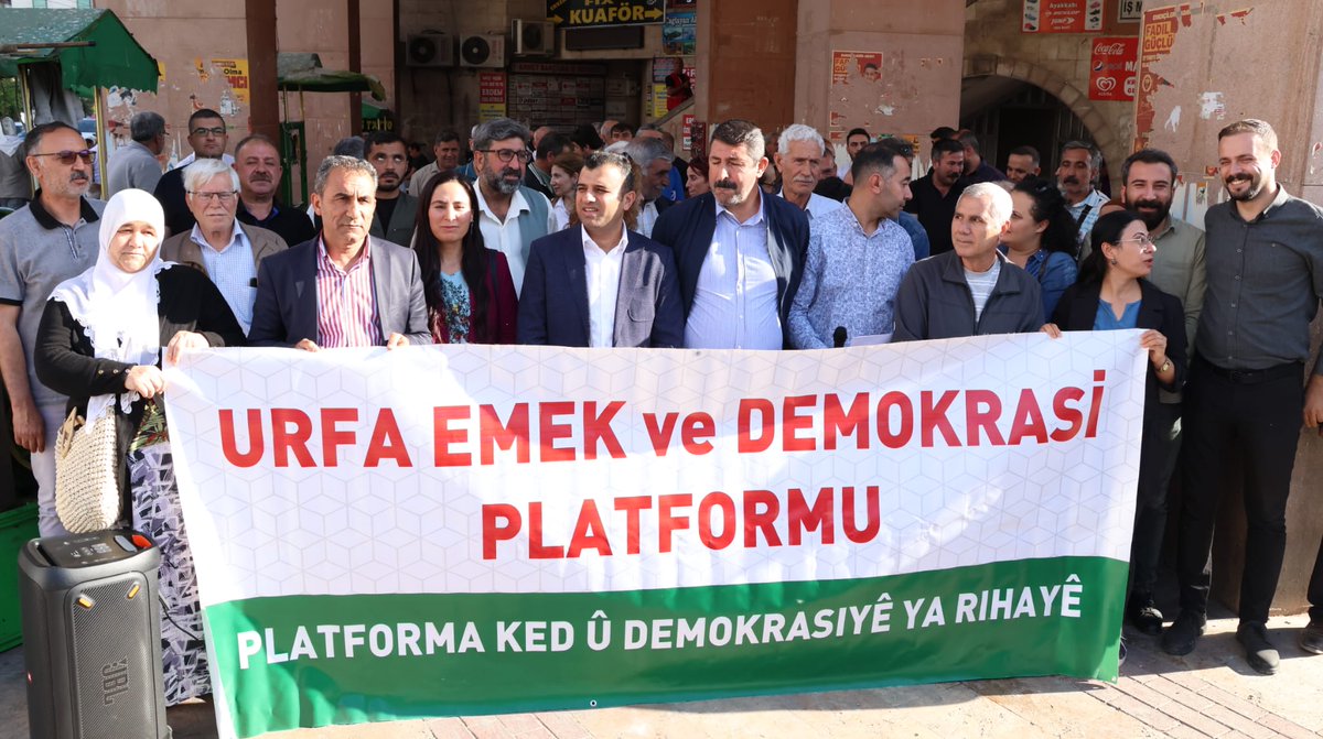 Em bi hevserokên parêzgehê, rêxistina parêzgehê û parlementerê xwe Omer Ocalan re beşdarî daxuyaniya çapemeniyê ya Roja Zimanê Kurdî bûn. Roja Zimanê Kurdî pîroz be!