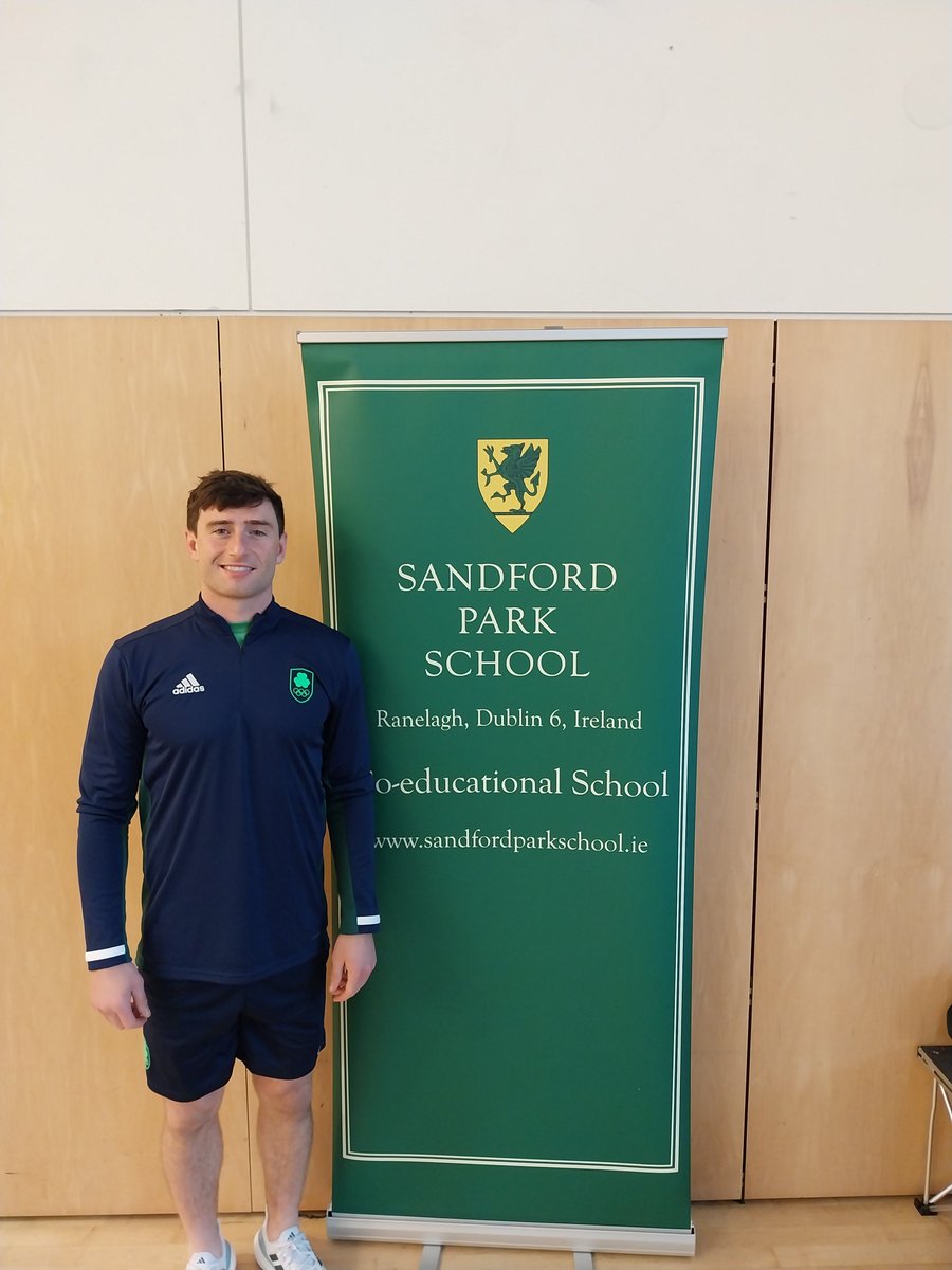 #today, Billy Dardis, captain of the Irish 7-a-side rugby team 🇮🇪, met & played with pupils of Sandford Park School.
We organised this opportunity for exchange ahead of the Olympic & Paralympic Games 🇫🇷 #Paris2024
#JOP #daretobelieve