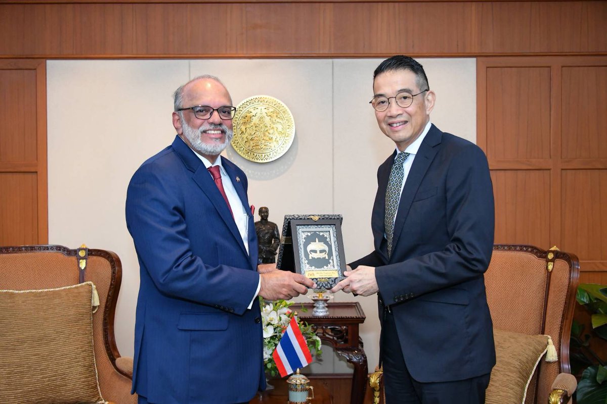 🇹🇭🇲🇾 FM @AmbPoohMaris discussed with Amb. of Malaysia to Thailand, who paid courtesy call upon his completion of duty, expressing satisfaction for highly dynamic TH-ML relations & highlighting importance of promoting TH-ML border area development projects, which would mutually