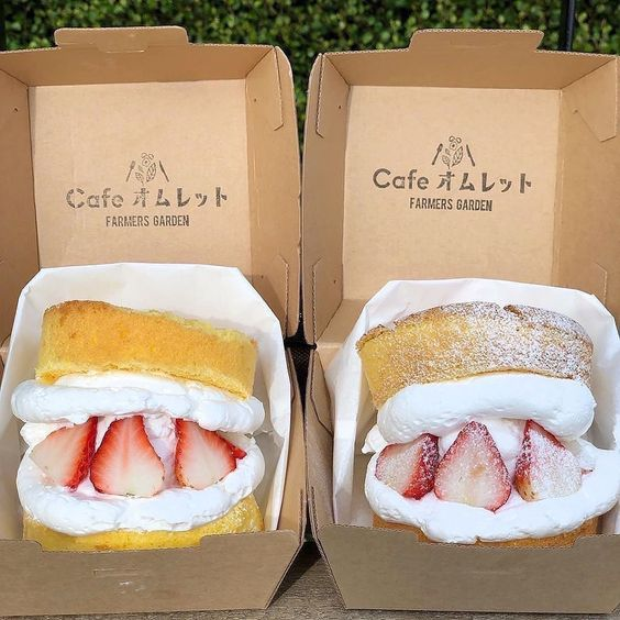 Fluffy pancake burgers with strawberries