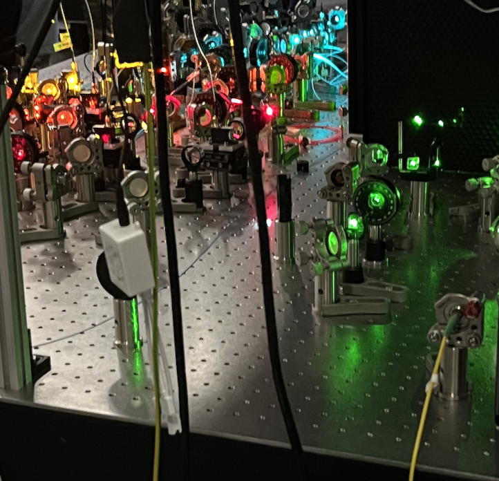 DenisecWright's tweet photo. Excited, introducing #quantum #science to students by visiting a #QuantumLab in #RomeNewYork at @GriffissInst #qubits #quantum #entanglement #superposition #capturedions @AEF_Program #Einsteinfellows23 https://t.co/gYbsxls3m9