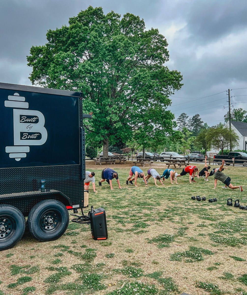 Brews & Barbells: Get ready to lift, sweat, and sip! 🏋️‍♀️🍻 
.
Join us on May 23rd & May 30th for a workout like no other with Brett and his mobile gym, then quench your thirst with a refreshing post-workout beer!
.
#OakCityBrews #Knightdale #Raleigh #craftbeer #ncbrewery #ncbeer