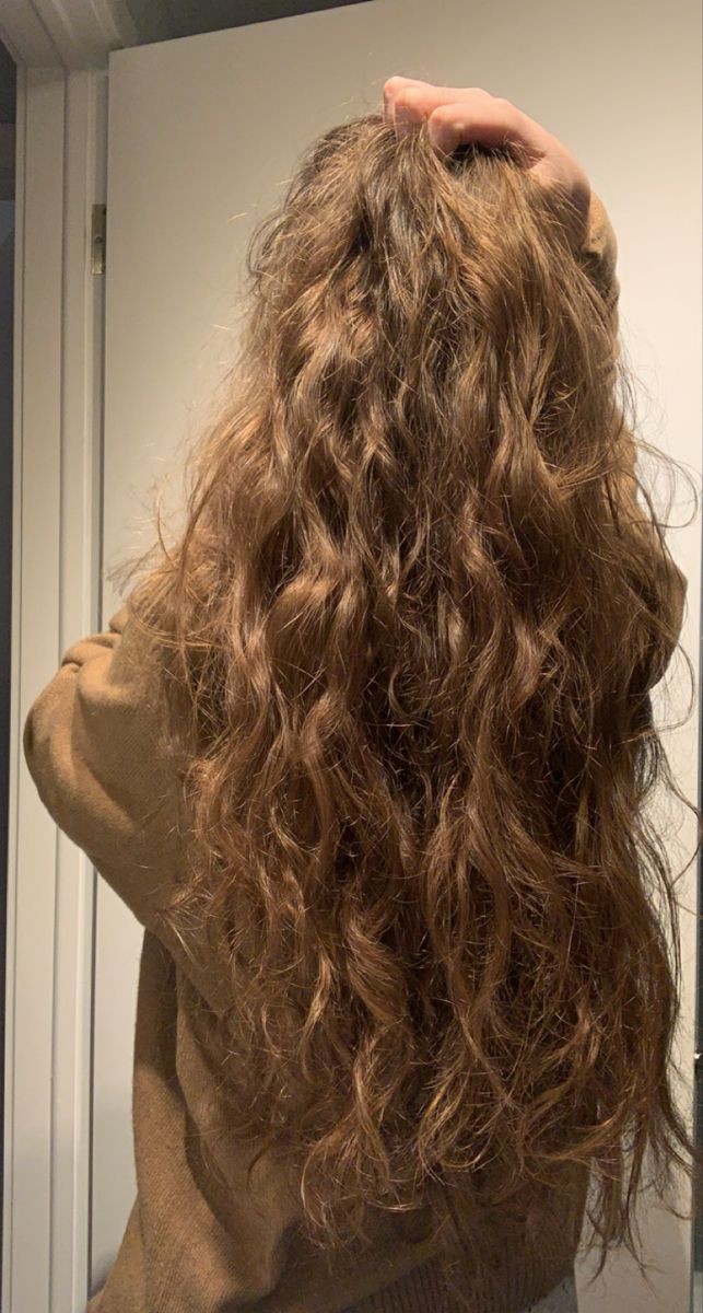 mimiuou's tweet photo. algo q nunca voy a entender es pq socialmente esta más aceptado q las rubias teñidas salgan con el pelo todo croqueta y les digan q andan divinas, pero si una morocha con ondas no se las define un día y sale asi todo el mundo piensa q se ve sucio o feo ???? https://t.co/B8iaOeimaz