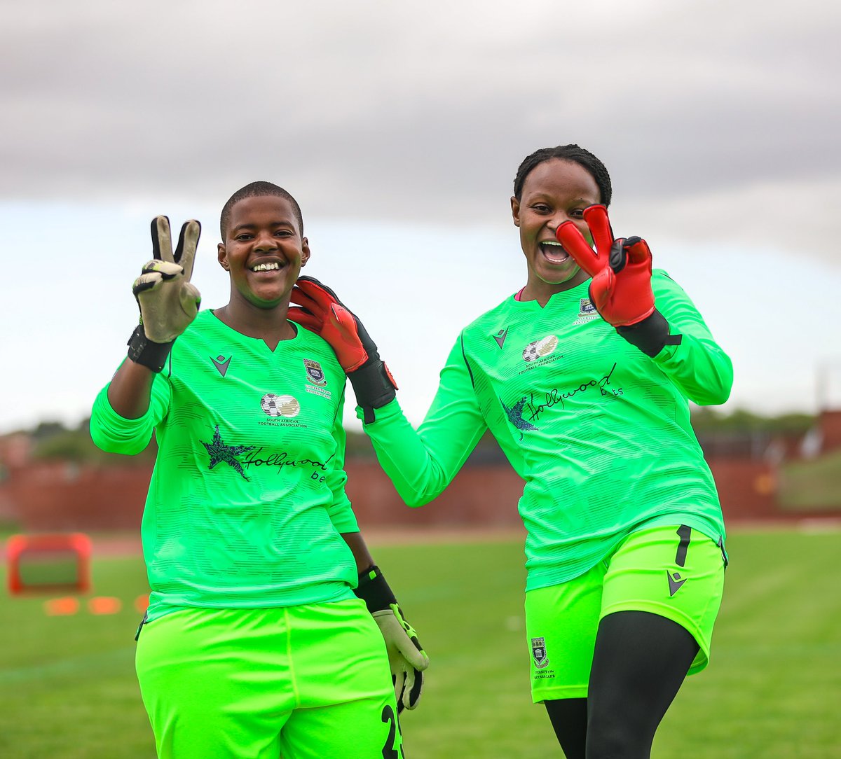 Goalkeepers appreciation post 🧤. 𝙊𝙪𝙧 #𝙒𝙤𝙢𝙚𝙣𝘾𝙧𝙪𝙨𝙝 𝙒𝙚𝙙𝙣𝙚𝙨𝙙𝙖𝙮! 😍 #UWCWomensFootball