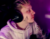 there's a minni wiener on my face! (subathon is going great xD )