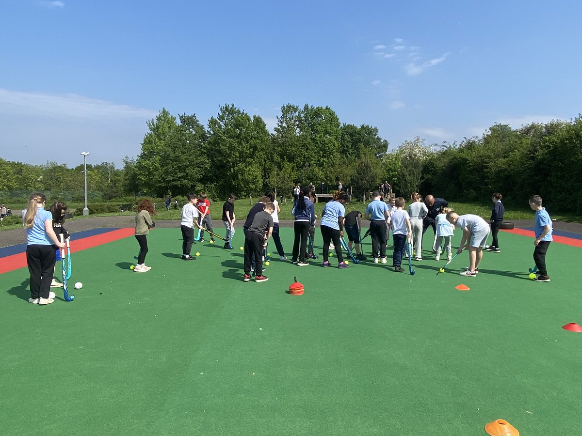P4atCanalView's tweet photo. Some hockey fun with Mekala and Billy @ScotHockeyEast in the sun to finish the day βοΈ We learned lots about ball and stick control and had a great time trying the different activities π #HealthWeekCV #OnlyatCanalView https://t.co/WUsAKT52Ul