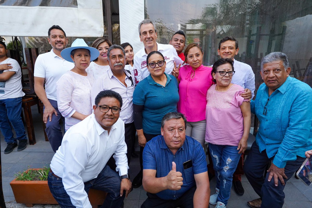🌎📚¡La educación es la mejor herramienta para transformar la #PueblaDelFuturo! Junto con @NoraMEscamilla y @JLuis_Figueroa, dialogamos con maestras y maestros poblanos sobre los retos que enfrenta nuestra ciudad en el ámbito educativo. Los tres órdenes de gobierno sumaremos