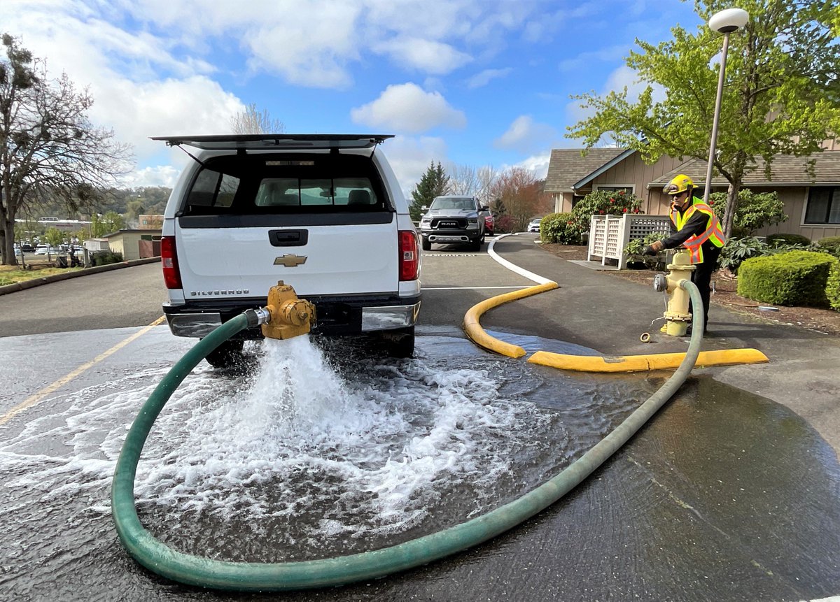 You may see @Roseburgfire performing annual fire hydrant flushing thru June 30.

Roseburg firefighters are out daily performing this important community service to ensure adequate water for fire control.

Thanks for your cooperation! #firesafety #firefighters