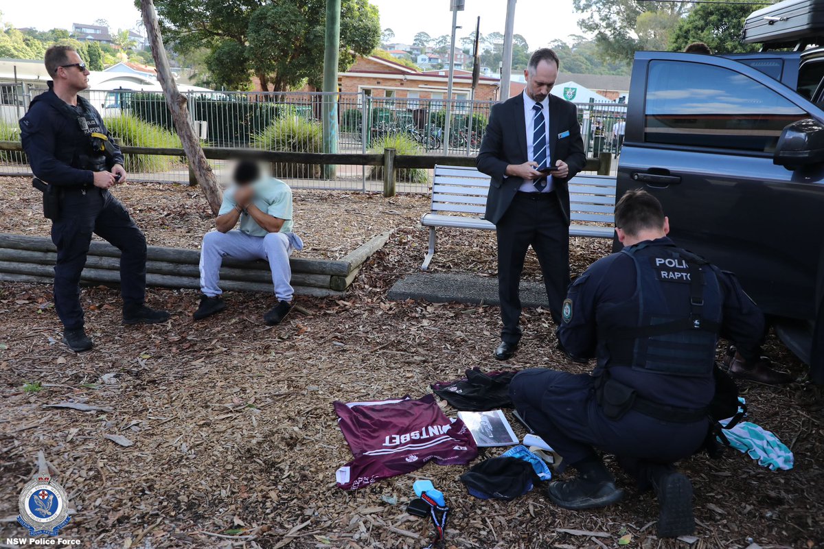 Brandon Wakeham, who plays NRL for the Manly Sea Eagles feeder club, arrested after training & charged with large scale drug supply. He’s spent the night behind bars & will face court today. 1kg of MDMA & 56 grams of cocaine found & 2 others charged. @9NewsSyd