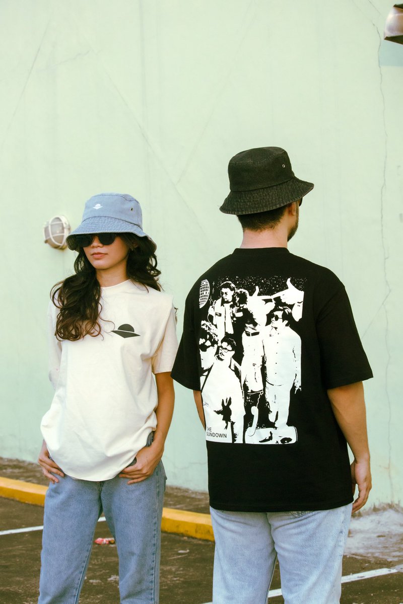 THE SUNDOWN KHAKI, IVORY WHITE AND BLACK SHIRT