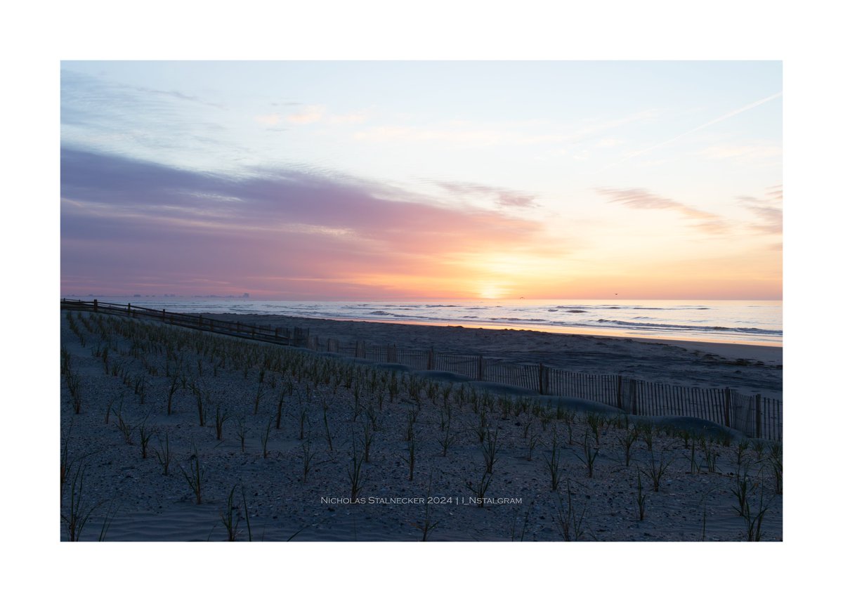 Ain't no sunrise, like a sunrise at the beach. 

#ThePhotoHour | #BeachPhotography