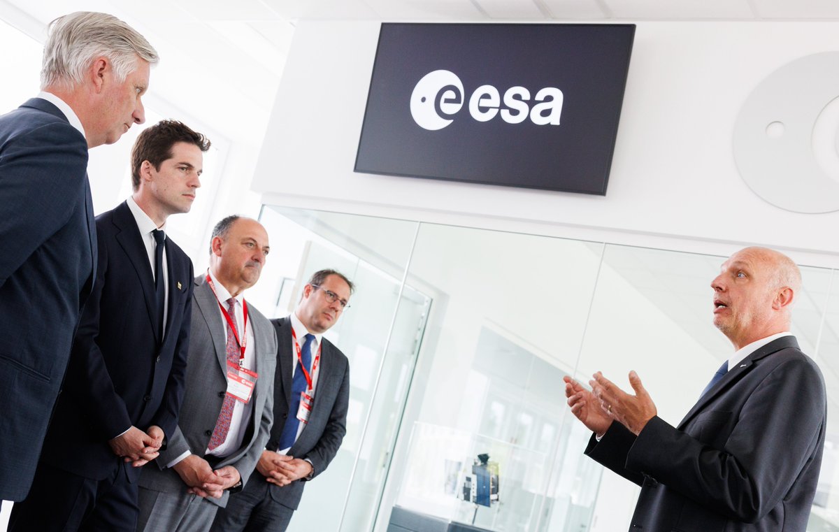 🛰️ Le Roi visite le Centre de sécurité et d'études spatiales (ESEC) de l’@esa dans la province de Luxembourg.