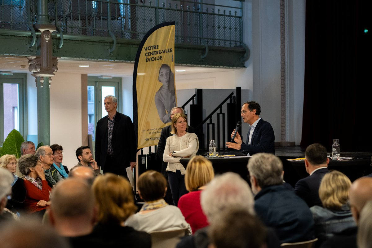 [🗣️#Réunionpublique sur l'aménagement du centre-ville] Plus de 200 personnes, ce mardi 14 mai, pour la présentation des prochaines échéances et des phases déjà réalisées du réaménagement du centre-ville. 
Merci à tous pour votre participation dans le processus de concertation !