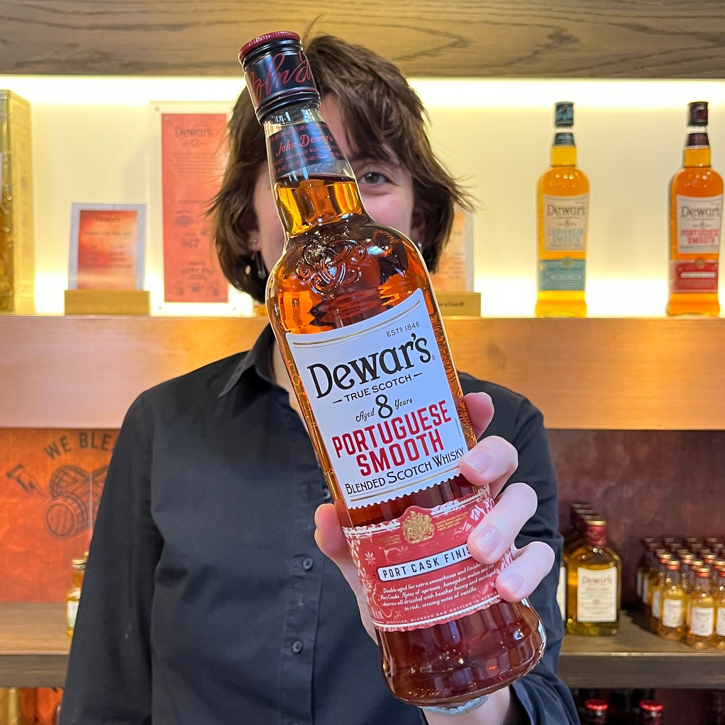 DewarsAberfeldy's tweet photo. Next up in #WorldWhiskyWeek, we’re spotlighting Dewar's, with a couple of our favourites.
🥃 Dewar’s 18 Year Old
🥃 Dewar’s Portuguese Smooth
#Dewars #Dewars18 #Whisky #DewarsPortugueseSmooth #Whiskey https://t.co/uMx1oOAX9b
