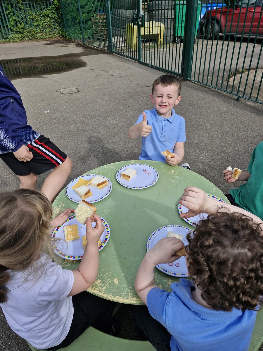 littleacorns_bc's tweet photo. @GilberdykeRocks the children were really excited as our radish were ready to harvest tonight. Sandwiches and radishes for snack tonight. https://t.co/k4xnHT1uKX