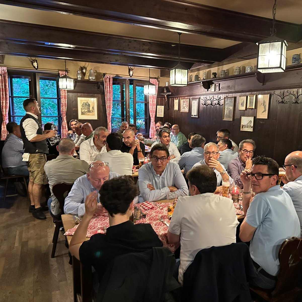 Aquesta setmana hem visitat la fira #IFAT a Múnic, on hem aprofitat per trobar-nos amb companys del sector de tot Espanya, en un fantàstic sopar organitzat per l'associació #ALTAP. 🚛🍻 #altapressió #netegestècniques #aiguesresiduals #desembussos