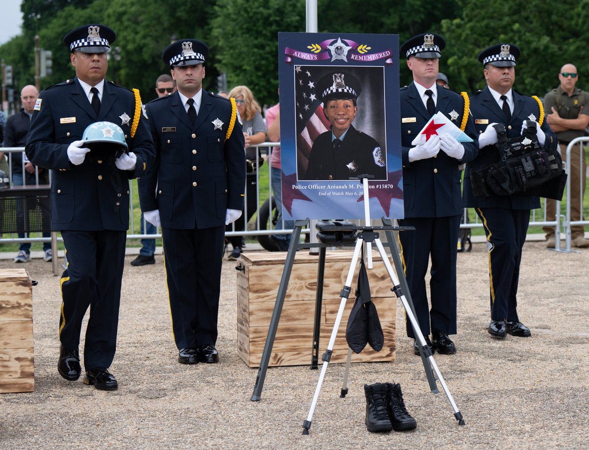 Congratulations to the #ChicagoPolice Department Honor Guard who won the Chief Judge Award at the Steve Young National Honor Guard Exhibition and Tribute as part of National #PoliceWeek in Washington, D.C.