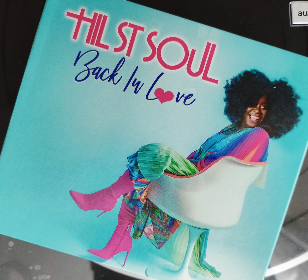 Box O'Bollox (@boxofone) on Twitter photo #NowPlaying
Really good album, especially now the sun has started to get us warmed up. Have a listen if you haven't already. I demand it.
<a href="/HilStSoul/">Hil St Soul</a> Back in Love #NowPlaying
Really good album, especially now the sun has started to get us warmed up. Have a listen if you haven't already. I demand it.
<a href="/HilStSoul/">Hil St Soul</a> Back in Love