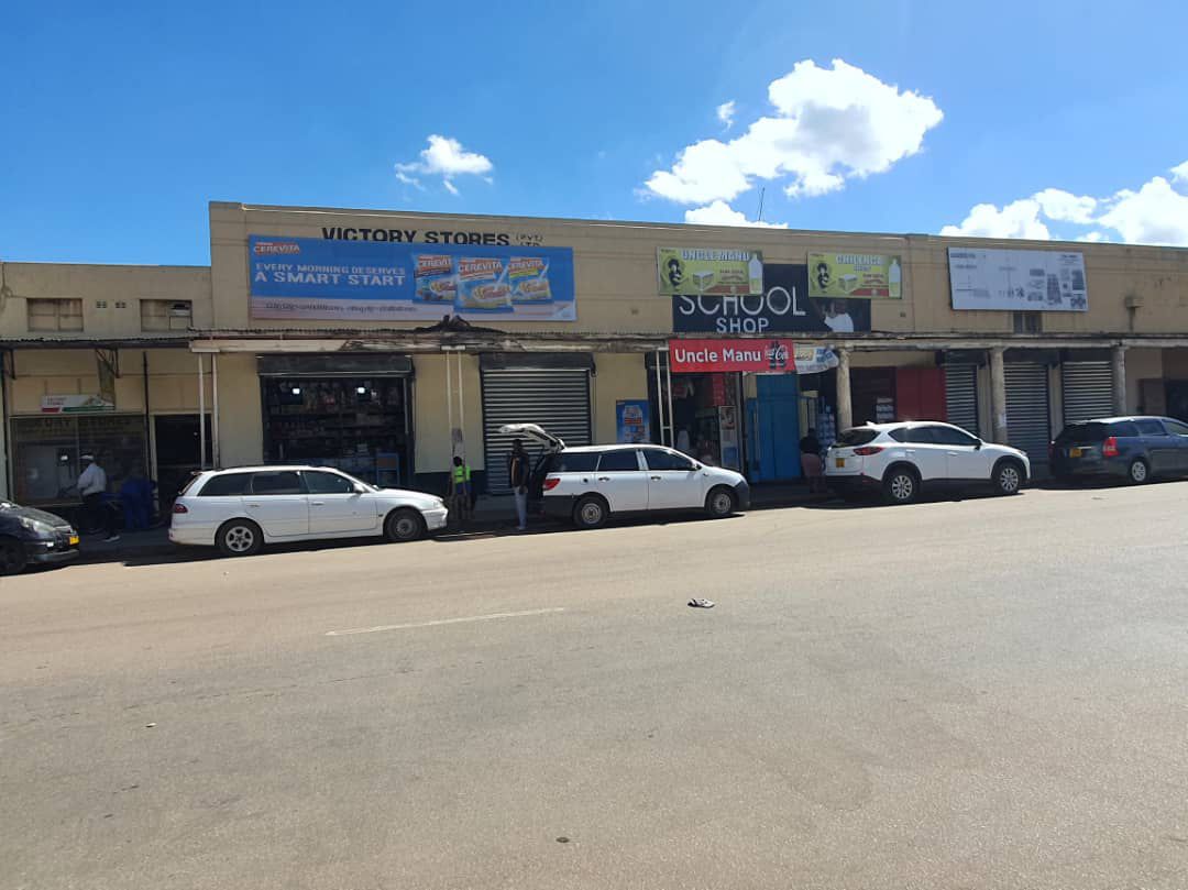 There is low business at tuckshops at downtown Harare, Tuckshops sale strictly in US$ hence experiencing low sales following introduction of the #ZiG currency, as most consumers are buying groceries in supermarkets that are accepting ZiG at obtaining rates. #ZiGworks #ZiGbho👍🏾