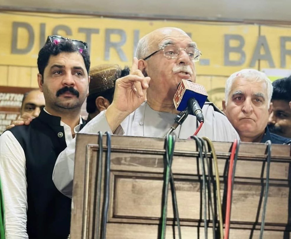 PkmapKhalid's tweet image. حق اور سچ یہ ہے کہ @ImranKhanPTI دو تہائی اکثریت سے جیت چکا ہے اللہ کا حکم یہ ہے کہ سچ بولواور میں سچ بولتا رہوں گا 
پشتونخوا ملى عوامى پارٹی کے چيرمين او تحريک تحفظ آئين پاکستان سربراه محترم مشر @MKAchakzaiPKMAP کا فيصل اباد میں پریس کانفرنس
#MKAchakzaiOurLeader
#DubaiLeaks