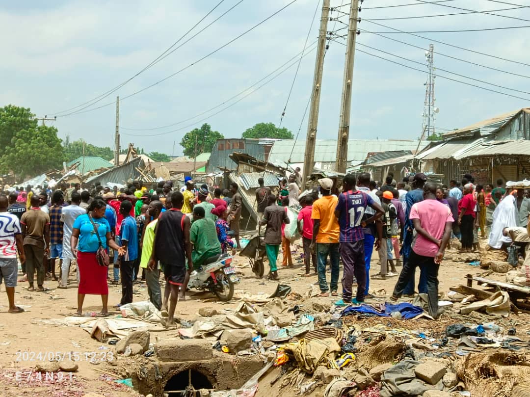 FCTA Commences Demolition Of Over 500 Illegal Structures: ABUJA – The Federal Capital Territory Administration (FCTA), led by the Department of Development Control, has initiated the demolition of over 500 illegal structures at the bustling Karmo market… independent.ng/fcta-commences…