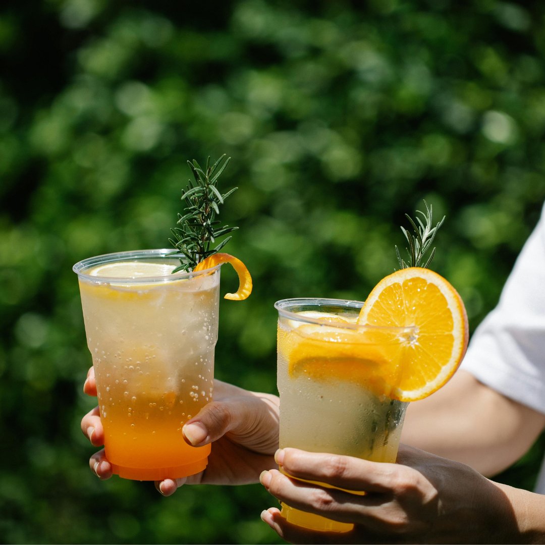 Oranges, lemons, bubbles, sunshine, summer seems to be waving to us~🍊🍋🧊🍹 #CitrusLove #SummerVibes #FruitLover #SunshineDays #RefreshingDrinks #SummerTime #sodaology #sparkin #bubbles #sodamaker