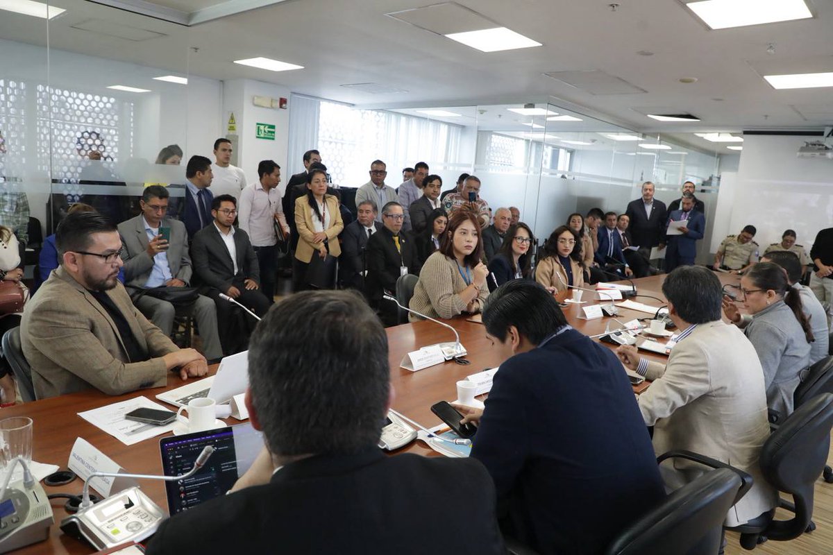 <a href="/DesarrolloEcAN/">Desarrollo Económico, Productivo y la Microempresa</a> <a href="/DesarrolloEcAN/">Desarrollo Económico, Productivo y la Microempresa</a> recibe a grupos de ciudadanos para presentar sus observaciones y aportes al proyecto de Ley Orgánica Reformatoria a la #LeyTransporteTerrestre, Tránsito y Seguridad. Se refieren a temas de seguridad vial, formación práctica para conducción, necesidades de los