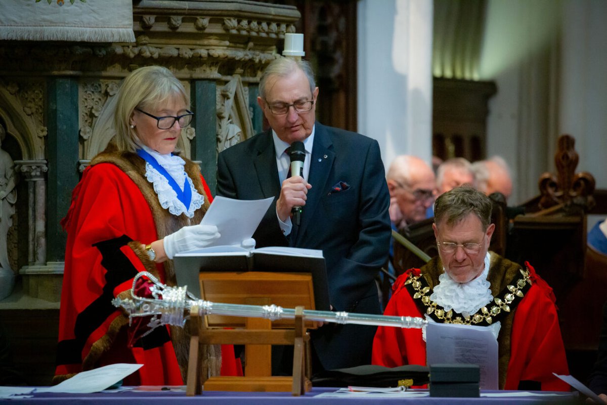 Last night we elected a new Mayor and Deputy Mayor, and said a fond farewell to the retiring Mayor and presented a cheque to the retiring Mayor's charity Charis Refugees and the new Mayor revealed Diversity Voice as her charity for 24/25. Read more👉 ow.ly/EvWz50RHfIR