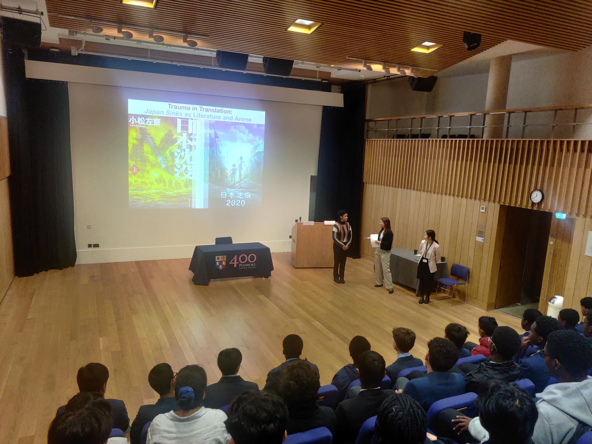 26 Y10 and Y12 Japanese learners visited Pembroke College to take part in a day of lectures, seminars, and networking to learn about life studying Japanese at University. @jpflondon @DartfordGS #JEP @PembrokeOxford