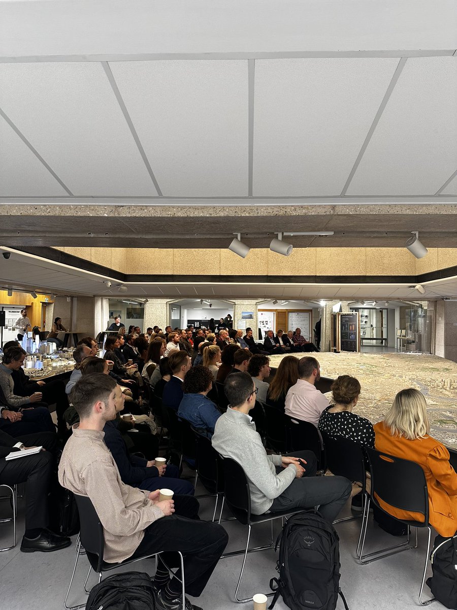 🙌 - Full house today at the London Centre for our breakfast talk, where we reflected on the recent London Mayor election results and what this meant to the built environment community, with a particular focus on housing.  @NLALondon | @MayorofLondon