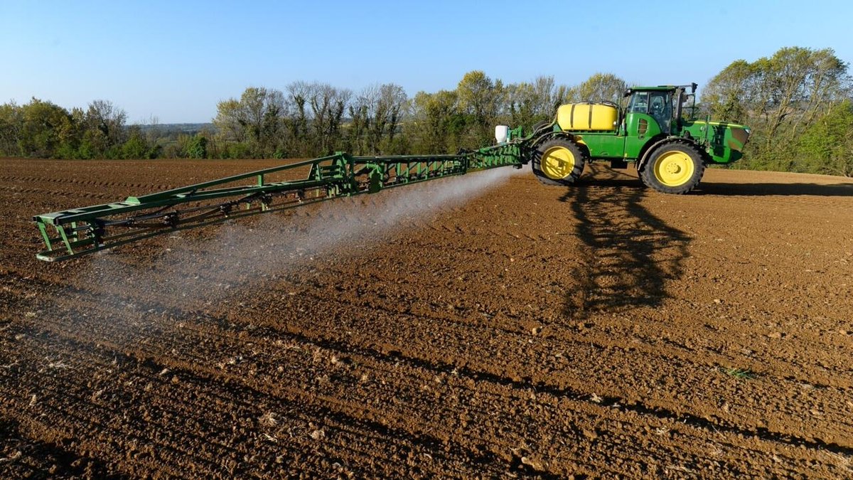 ▶️Agriculture : peut-on produire sans polluer ? Xavier Poux, ingénieur agronome, chercheur AScA et chercheur associé à l'@IDDRI_ThinkTank Jean Bernard Lozier polyculteur, membre @ConfPaysanne Rémi Dumas, vice-président national @JeunesAgri ⏰17h30 TU / 19h30 Paris @RFI