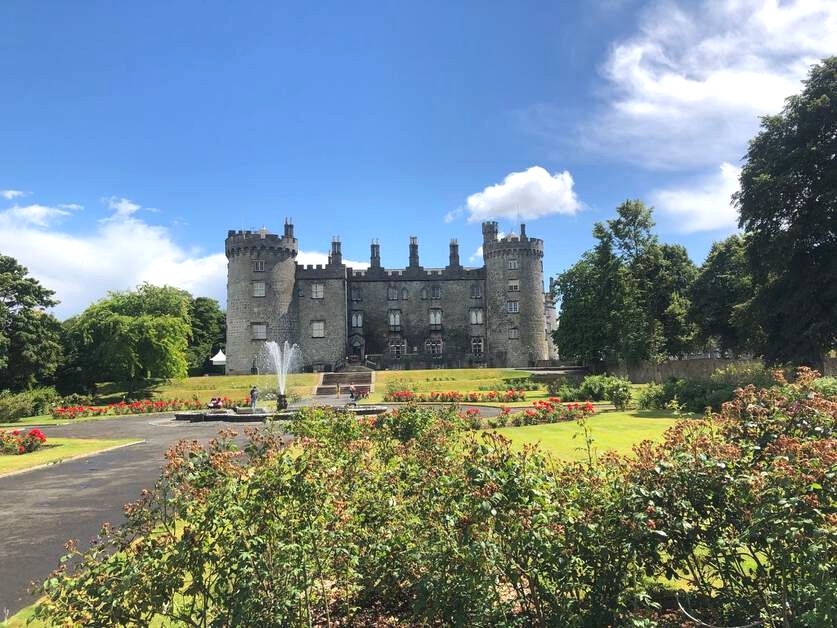 Have you ever visited the beautiful county of Kilkenny? ☘️🏰 📍Kilkenny Castle, County Kilkenny 📸Nevin Cody #Kilkenny #TravelIreland #TravelPhotography #Castle #Wanderlust #FillYourHeartWithIreland