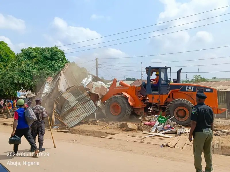 FCTA begins demolition of 500 illegal structures in Karmo market dailypost.ng/2024/05/15/fct…