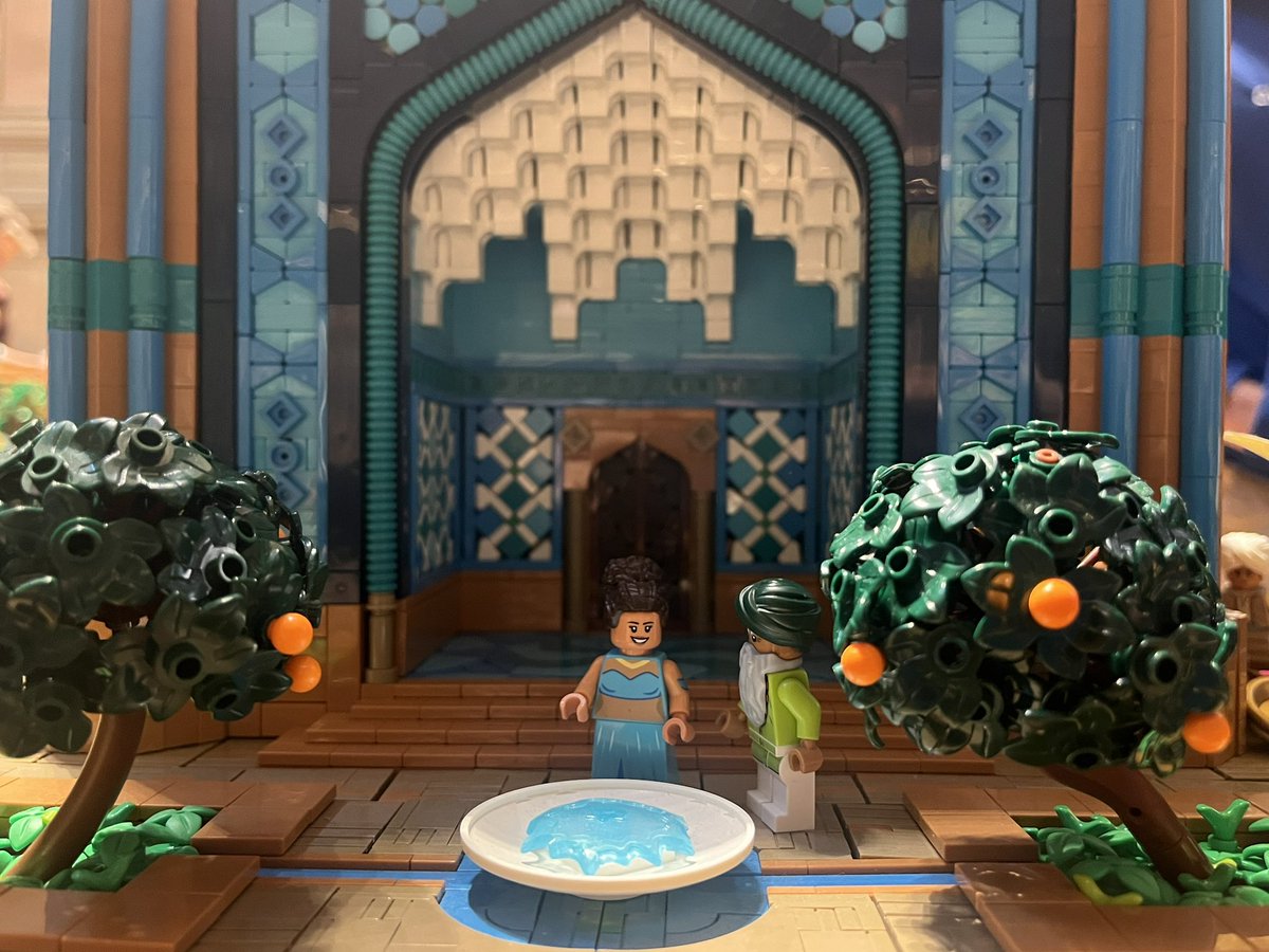 BricksMcGee's tweet photo. Our round up of Brick M8’s #Edinbrick is now on our blog (link in bio). Many great LEGO models to chose from, but we feature @stubot’s Fabuland TIE Fighter, @akidandabrick’s blue iwan, and a brilliant Diagon Alley model. #lego #legomodels #legoevents #edinburgh https://t.co/MkRi0vMeYv