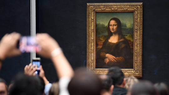 World’s most famous painting could get its own room.

Individual display of the Mona Lisa would provide visitors with a better experience, according to Louvre director
#news
#newsspecial
#NEWSINFO
#newsfile
#News_Briefing
#NewsLead